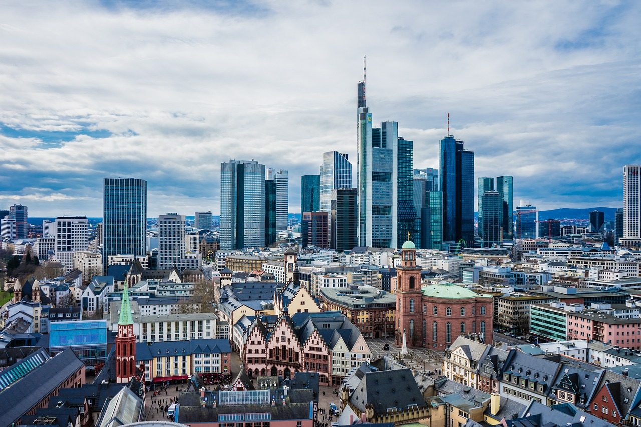 découvrez la réhabilitation de l'immeuble nouvelles galeries à dax, un projet innovant qui revitalise le patrimoine local tout en transformant cet espace en un lieu dynamique et accueillant pour tous.
