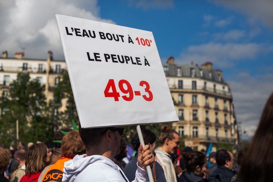 découvrez comment la loi n° 2024-322 du 9 avril 2024 transforme l'harmonisation des notifications électroniques en copropriété. analyse des implications légales et des avantages pour les copropriétaires dans la modernisation de la gestion immobilière.