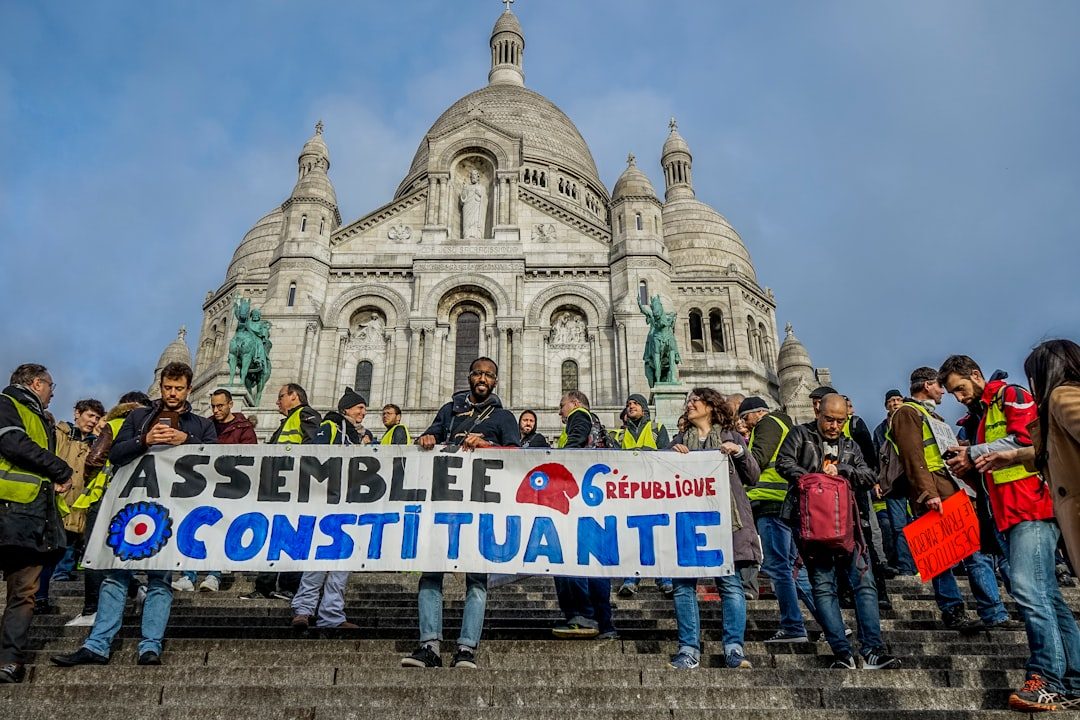 evelyne ternant officialise sa candidature pour la législative partielle de la 2ème circonscription du jura. découvrez son engagement et ses projets pour renforcer la voix des citoyens dans cette région. ne manquez pas les détails de cette annonce qui marque un tournant dans la politique locale.