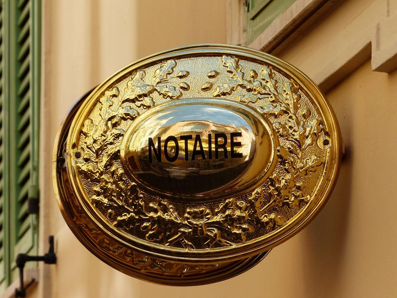 découvrez comment le notaire devient un acteur clé dans la résolution des conflits, grâce à son rôle de médiateur. apprenez-en davantage sur ses compétences et l'importance croissante de sa fonction dans le cadre des litiges.