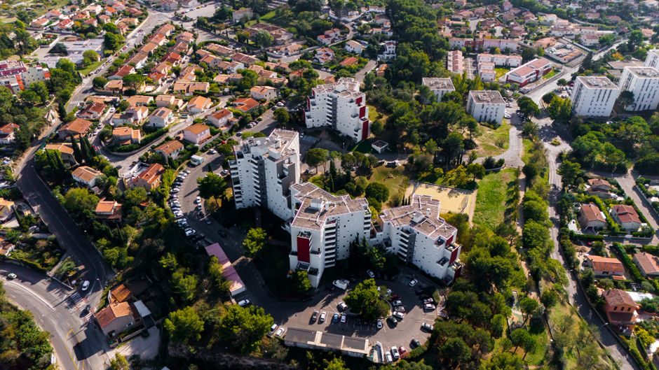 découvrez les tensions actuelles entre foncia et certaines copropriétés, mettant en lumière les défis rencontrés et la non-rentabilité croissante de l'activité syndicale dans le secteur immobilier.