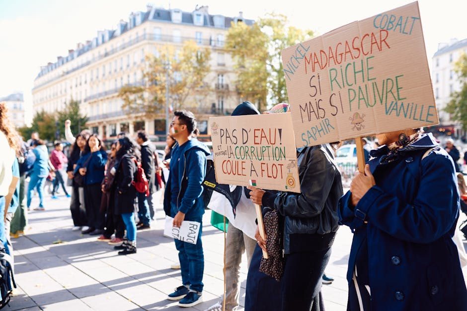 le rassemblement national confie à une société spécialisée l'analyse des traces numériques de ses candidats aux législatives afin de détecter et prévenir les faux pas. cette démarche vise à garantir une image intacte et à éviter les controverses lors de la campagne électorale.