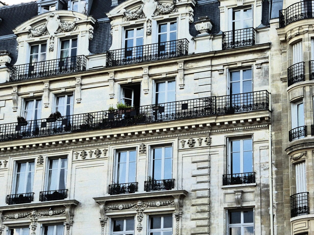 découvrez comment un événement tragique, l'effondrement d'un immeuble à toulouse, a marqué un tournant dans la vie d'une personne qui devient syndic de copropriétés. une histoire de résilience et de nouveaux départs.