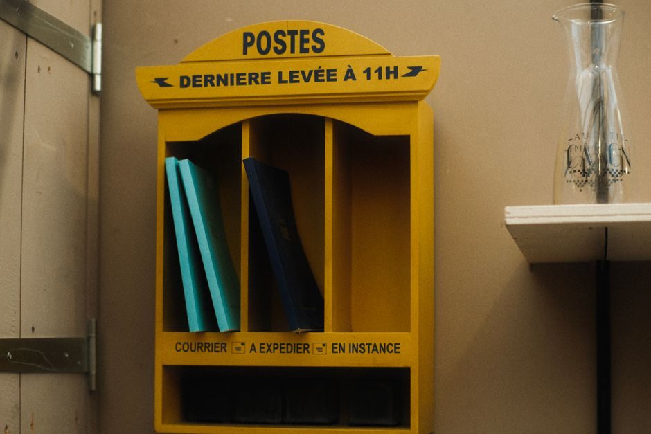 découvrez le témoignage poignant de copropriétaires désemparés face aux décisions de leur nouveau syndic. dans ce courrier adressé à julien courbet, ils partagent leurs préoccupations et cherchent des solutions pour améliorer leur situation. une histoire qui illustre les défis de la gestion immobilière en copropriété.