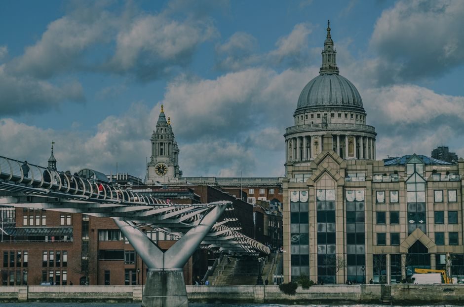 explorez notre guide complet des établissements de santé incontournables en angleterre pour mieux connaître les centres médicaux de référence et les services qu'ils offrent.