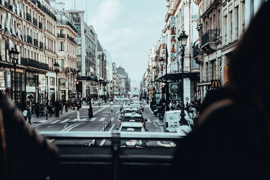 découvrez les vérités et idées reçues sur la vie en copropriété en france, entre avantages, défis et perceptions des français.