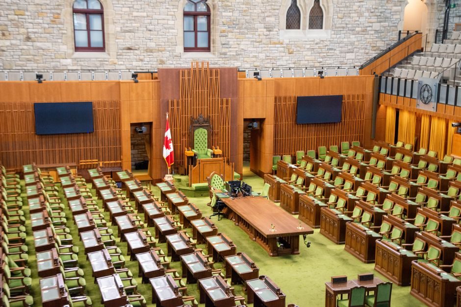 découvrez le calendrier officiel et les conditions détaillées des élections législatives et présidentielles anticipées en france pour être informé des dates clés et des modalités de vote.