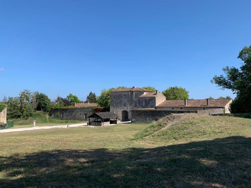 explorez le château mystérieux de charente-maritime, situé dans la commune, bientôt ouvert aux visiteurs. plongez dans son histoire fascinante et préparez-vous à une découverte exceptionnelle.